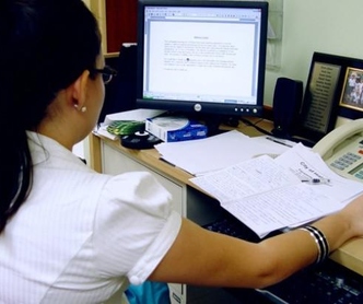 Contando jornada doméstica, mulher trabalha mais do que homem, diz OIT